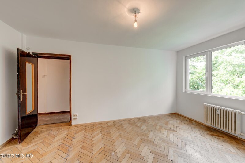 Bdul Constructorilor vis a vis de Kaufland, apartament 3 camere,