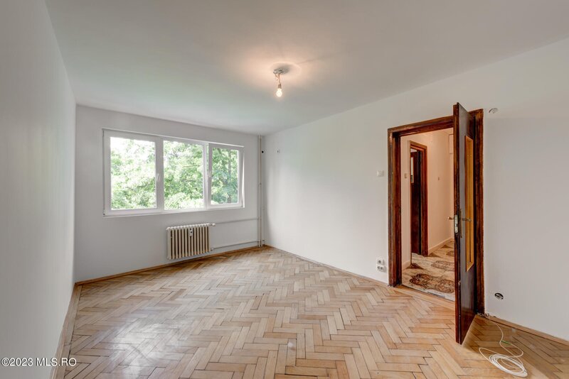 Bdul Constructorilor vis a vis de Kaufland, apartament 3 camere,