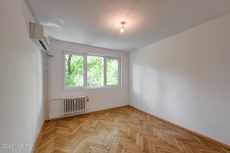 Bdul Constructorilor vis a vis de Kaufland, apartament 3 camere,