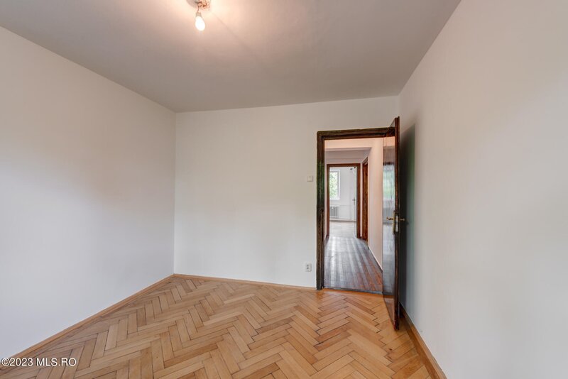 Bdul Constructorilor vis a vis de Kaufland, apartament 3 camere,