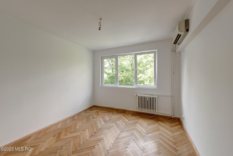 Bdul Constructorilor vis a vis de Kaufland, apartament 3 camere,