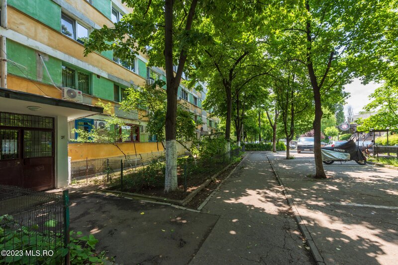 Bdul Constructorilor vis a vis de Kaufland, apartament 3 camere,