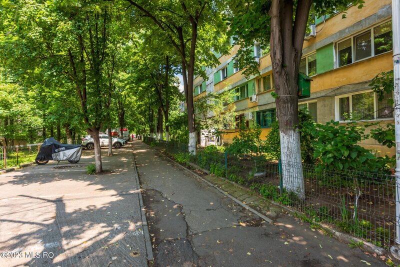 Bdul Constructorilor vis a vis de Kaufland, apartament 3 camere,