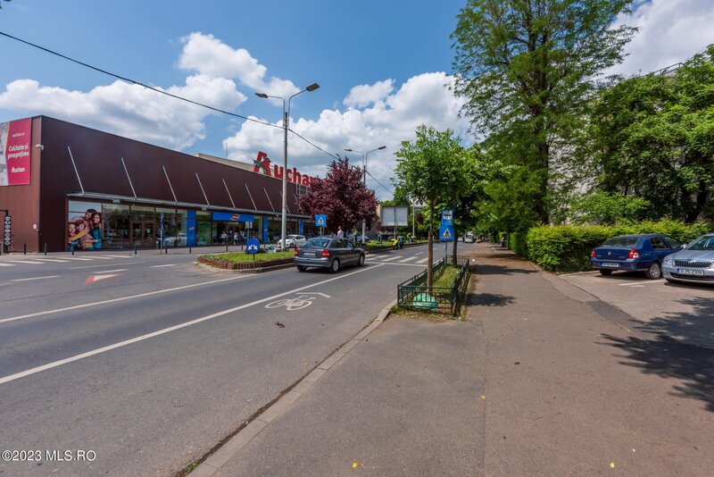Bdul Constructorilor vis a vis de Kaufland, apartament 3 camere,