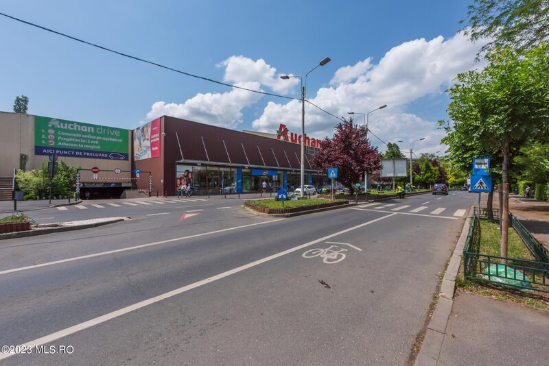 Bdul Constructorilor vis a vis de Kaufland, apartament 3 camere,